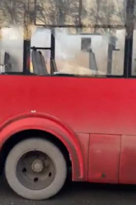 Рязанцы сообщили о мужчине, разбившем окно маршрутки